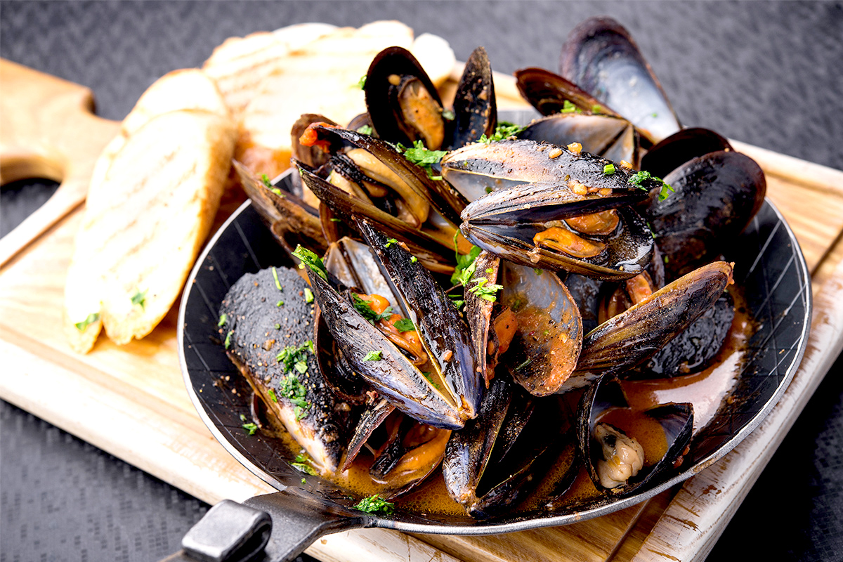</noscript>MUSSELS WITH NUT SAUCE